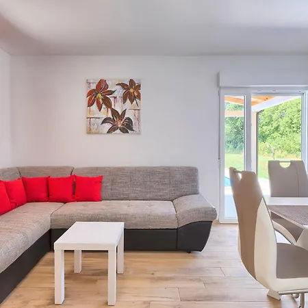 Nezakcij Holiday home Pula